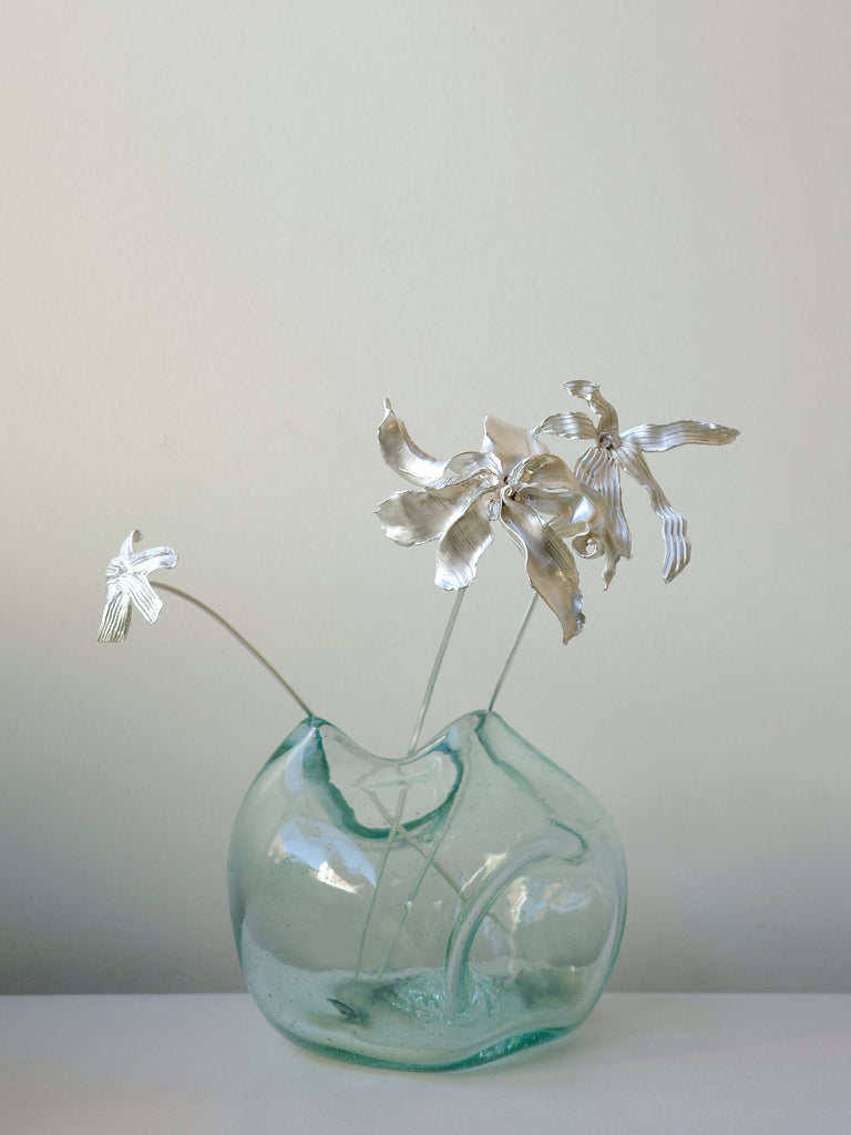 L58 - Ornement floral en argent