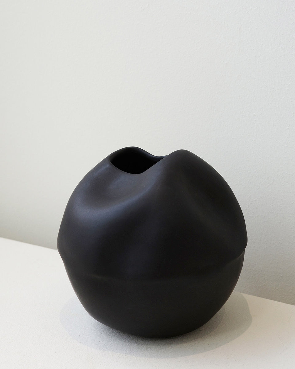 Livre interdit n° 2 - Grand vase noir mat