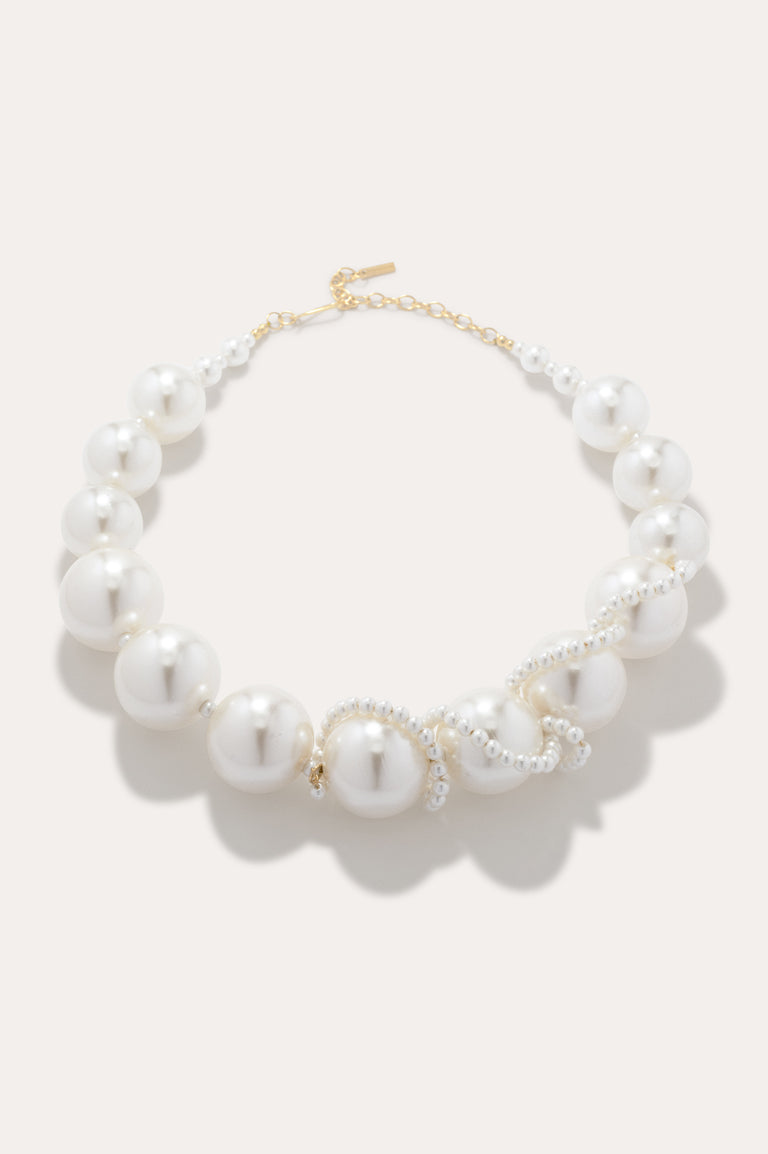The Arcs of the Moon - Pearl and Gold Plated Necklace