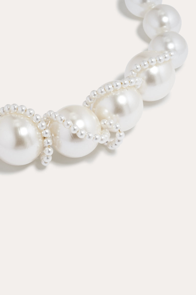The Arcs of the Moon - Pearl and Gold Plated Necklace