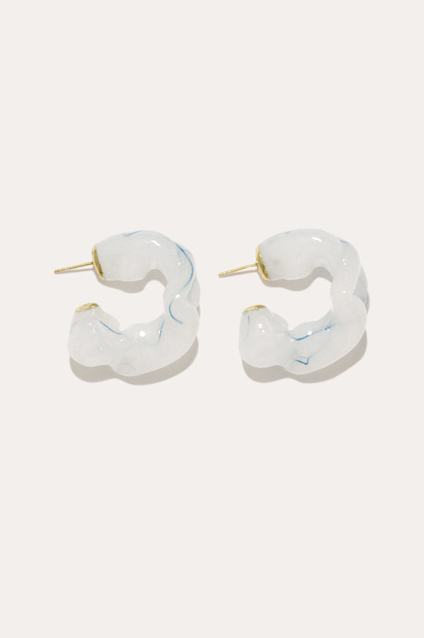 Boucles d'oreilles Ruffle - Fil en résine bio blanc nacré et vermeil recyclé