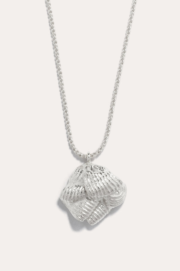 Crème au Beurre (Ou, La Cerise sur le Gâteau) - Pendentif Plaqué Argent