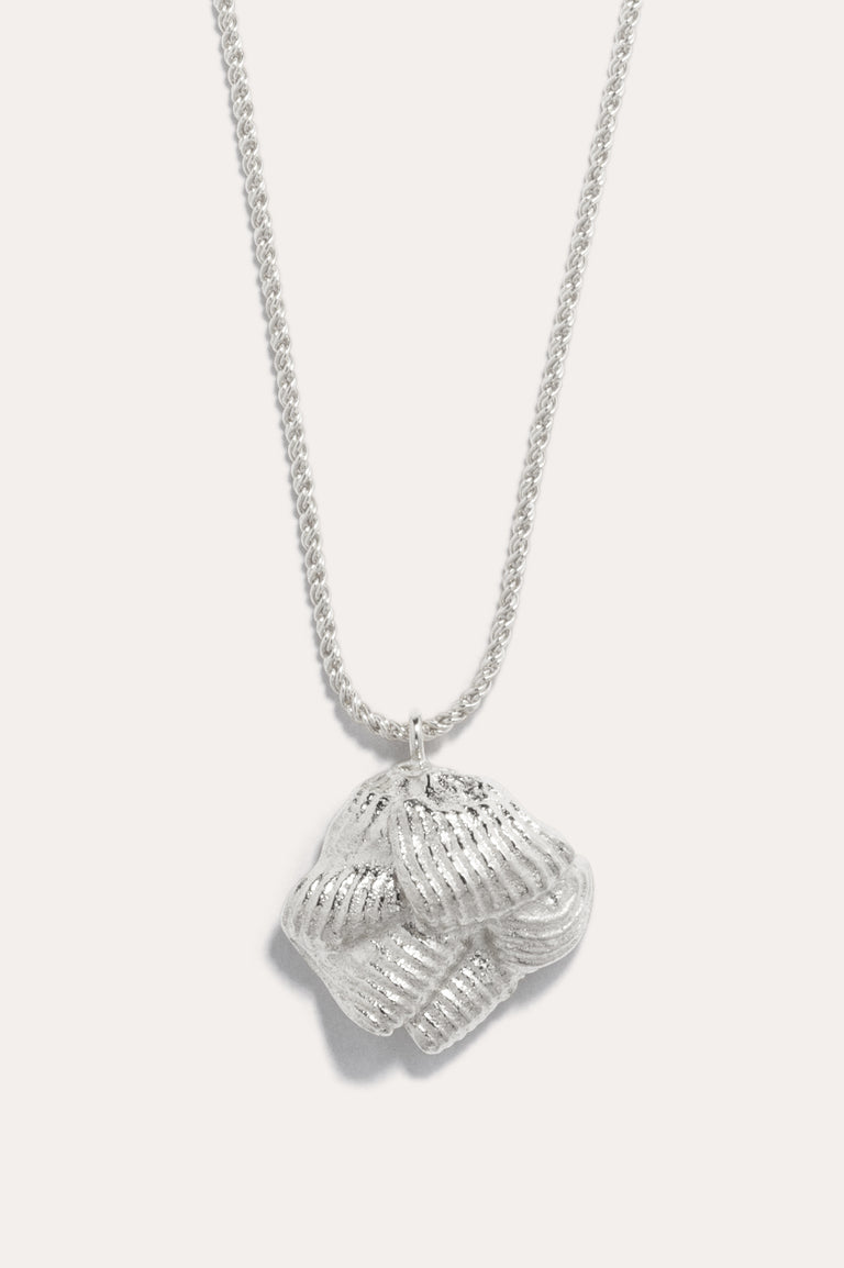 Crème au Beurre (Ou, La Cerise sur le Gâteau) - Pendentif Plaqué Argent