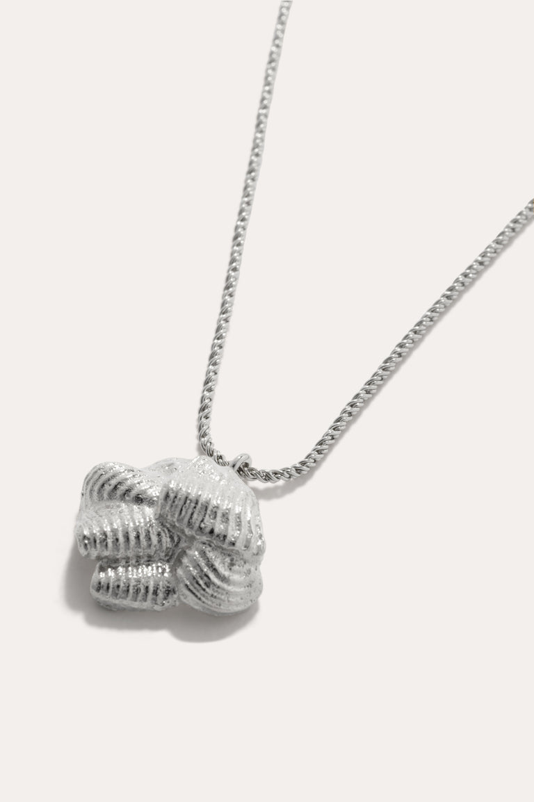 Crème au Beurre (Ou, La Cerise sur le Gâteau) - Pendentif Plaqué Argent