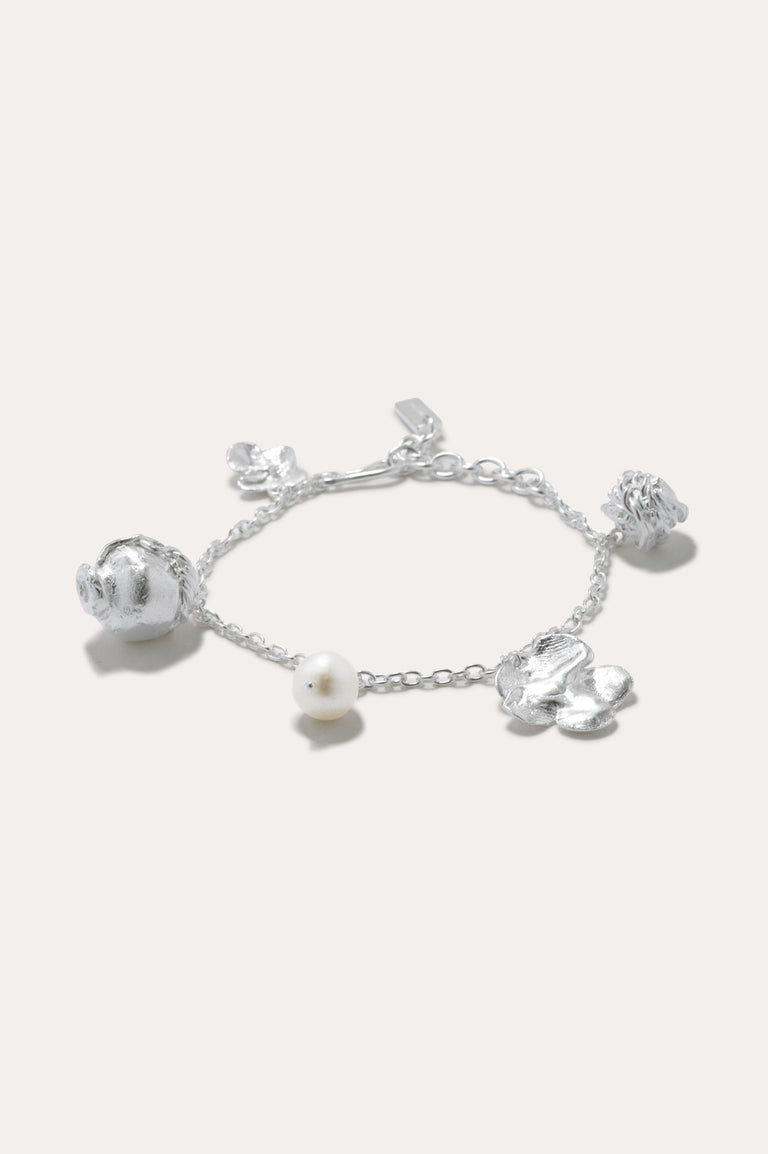 Voyage à travers la mémoire - Bracelet à charms en perles et plaqué argent