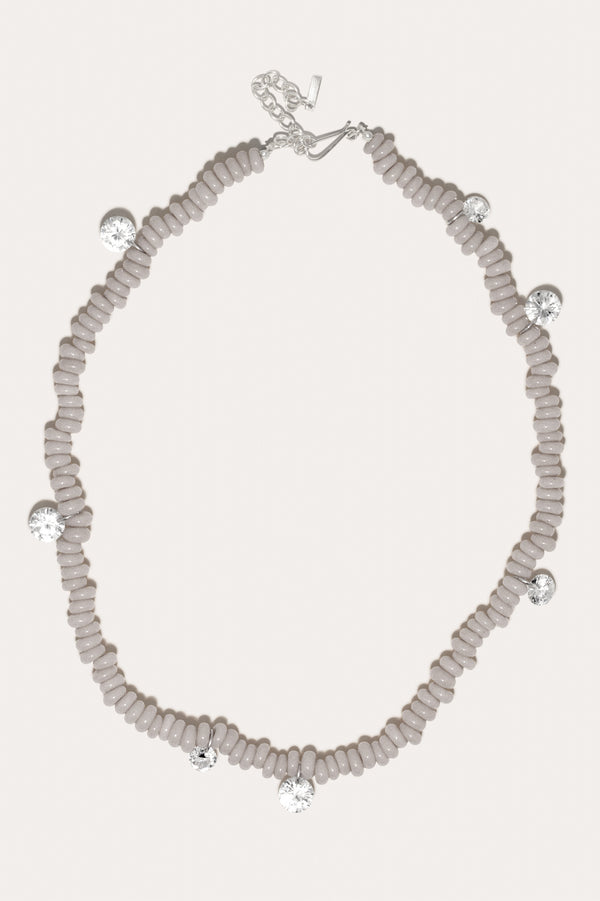 Collier Les Étoiles Regroupées - Zirconium Cubique et Perles de Verre Grises, Plaqué Rhodium