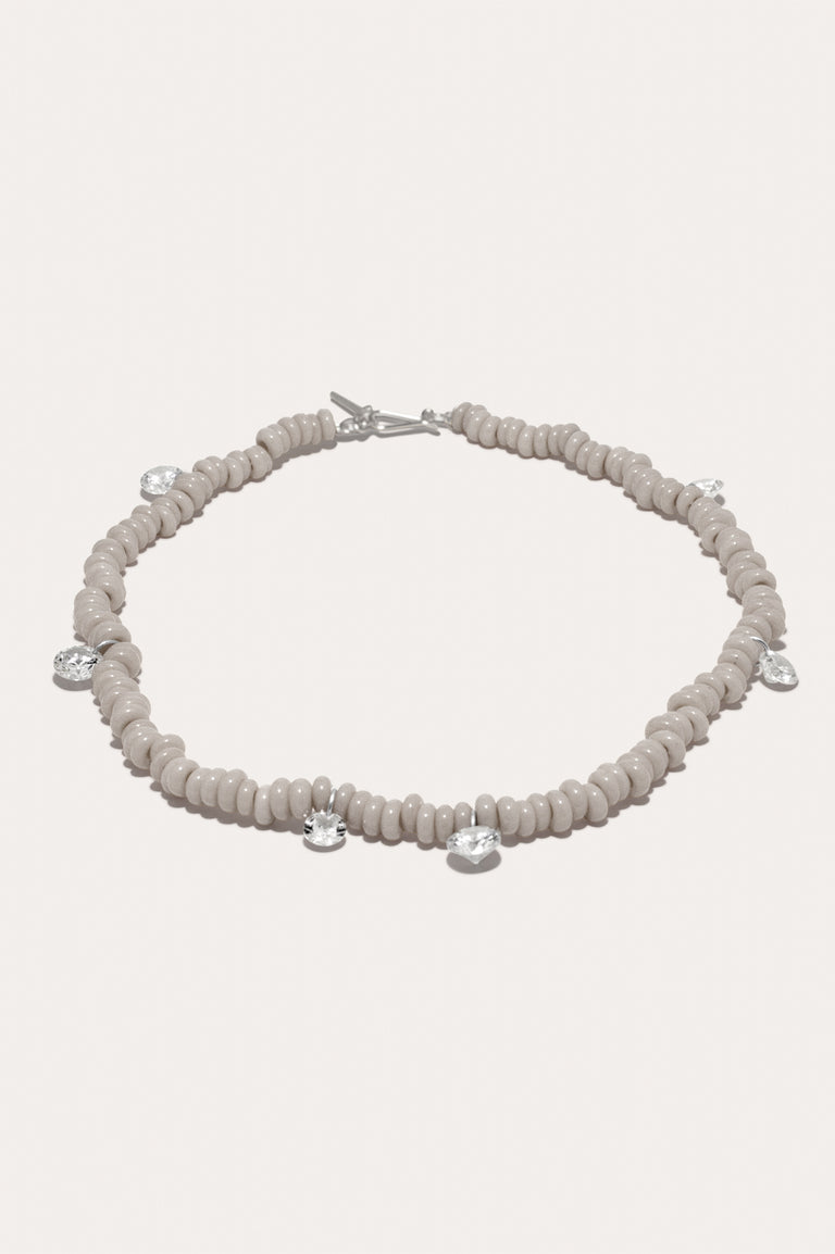 Collier Les Étoiles Regroupées - Zirconium Cubique et Perles de Verre Grises, Plaqué Rhodium