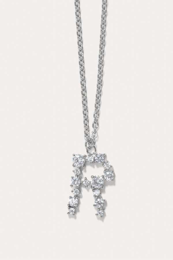 Pendentif Glitchy R – Zirconium Cubique et Plaqué Rhodium