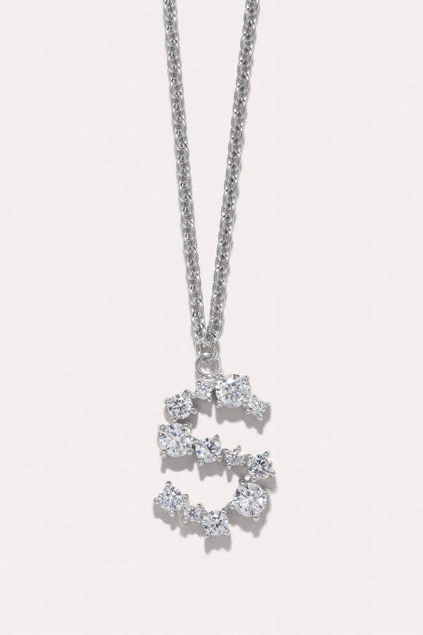 Glitchy S - Pendentif en oxyde de zirconium et plaqué rhodium