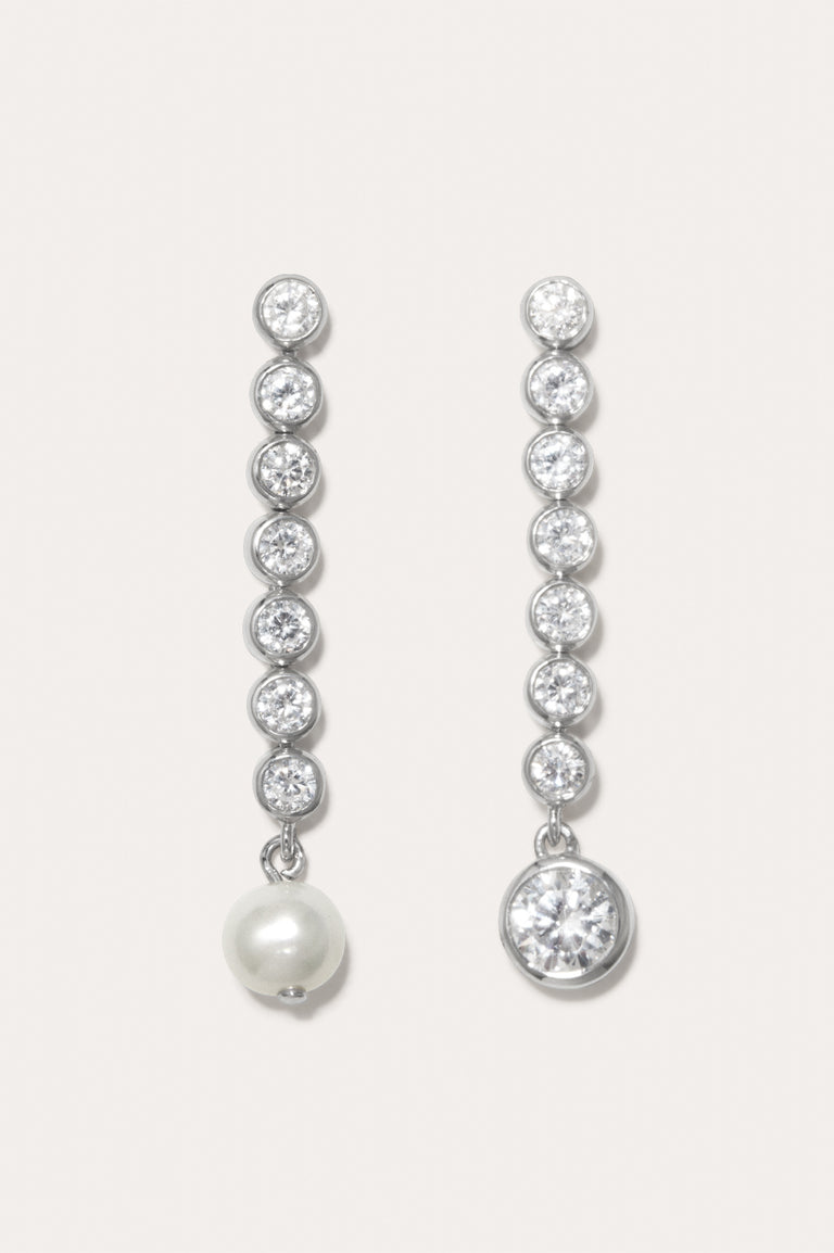 Multipliez zéro par zéro et vous obtenez zéro - Boucles d'oreilles en argent recyclé perle et zircone
