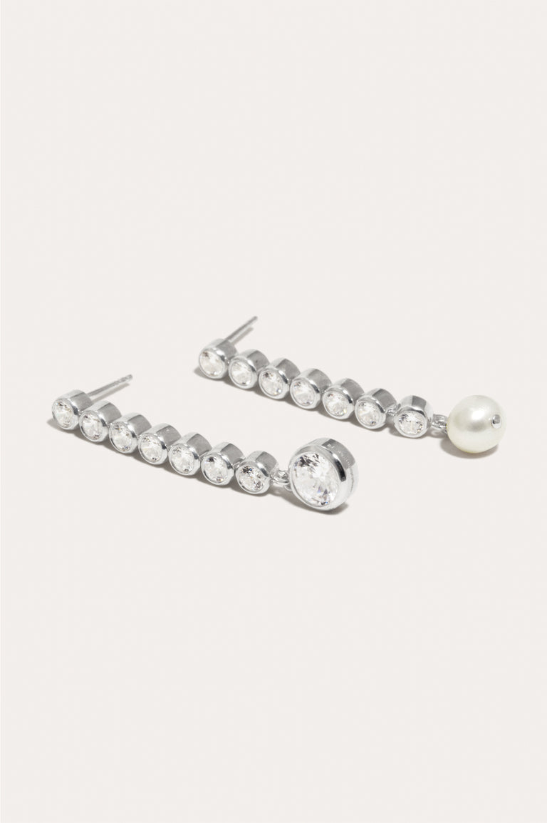 Multipliez zéro par zéro et vous obtenez zéro - Boucles d'oreilles en argent recyclé perle et zircone