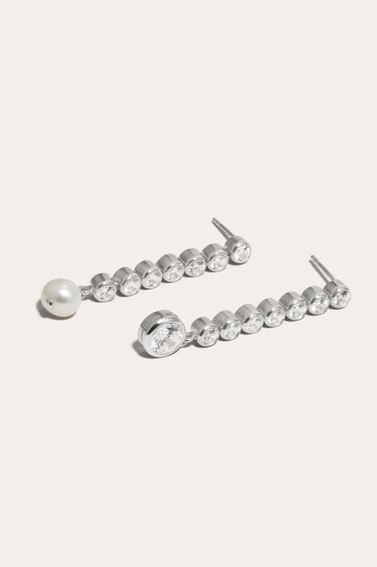Multipliez zéro par zéro et vous obtenez zéro - Boucles d'oreilles en argent recyclé perle et zircone
