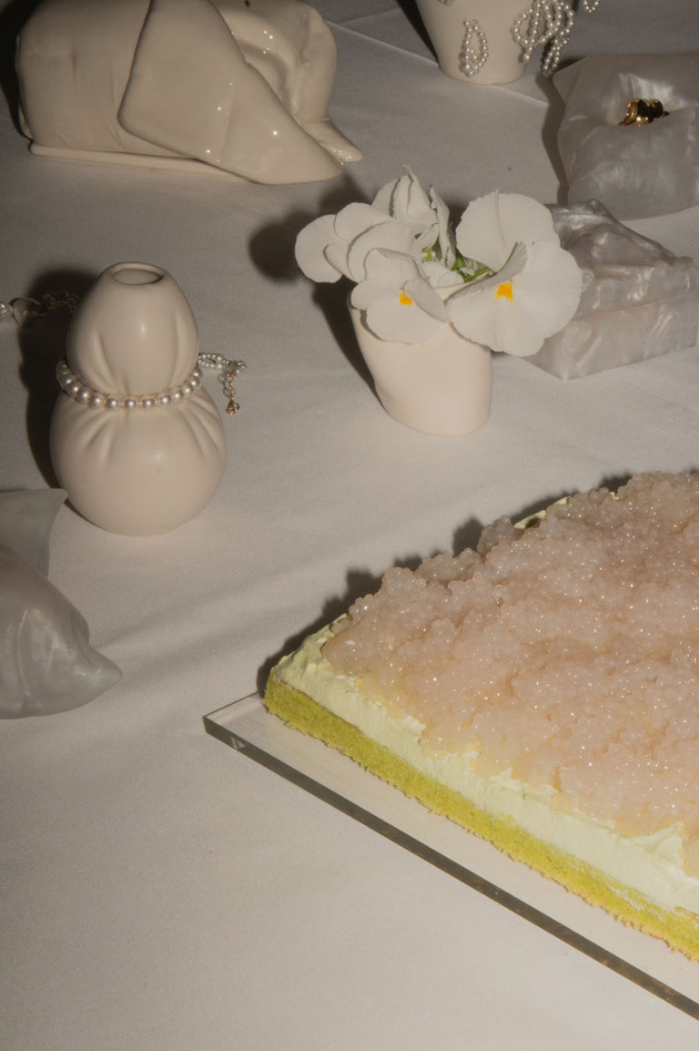 Squeezed - Petit vase blanc mat avec fausses perles