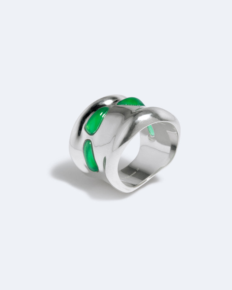 R2278 - Bague en résine verte et plaquée argent
