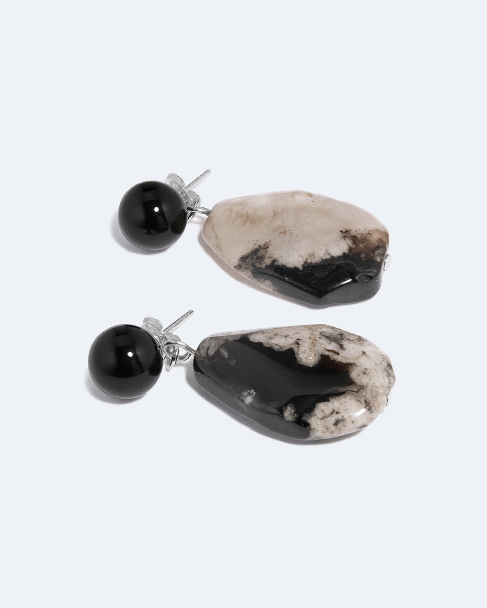 H103 - Boucles d'oreilles en argent recyclé Agate Fleur de Cerisier Noire et Onyx Noir