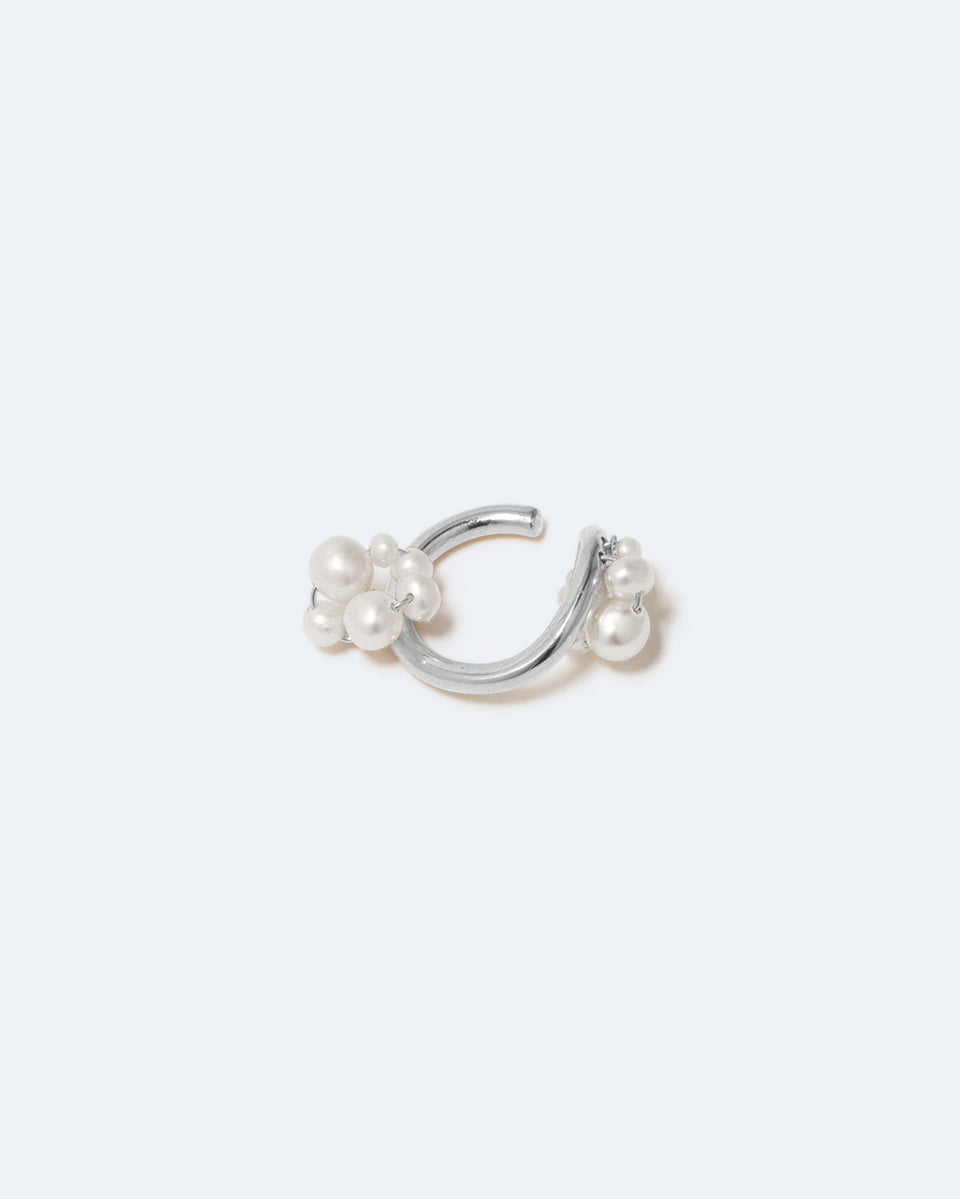 Affleurement – Manchette d’oreille en perle et argent recyclé