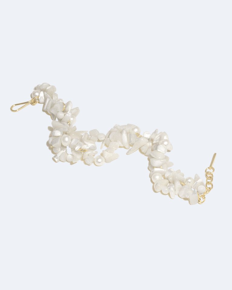Le flux changeant - Bracelet en plaqué or avec perles et nacre