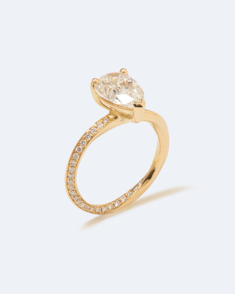 La Bague Solitaire Phases de la Lune - Solitaire Poire en Or Jaune 18 Carats