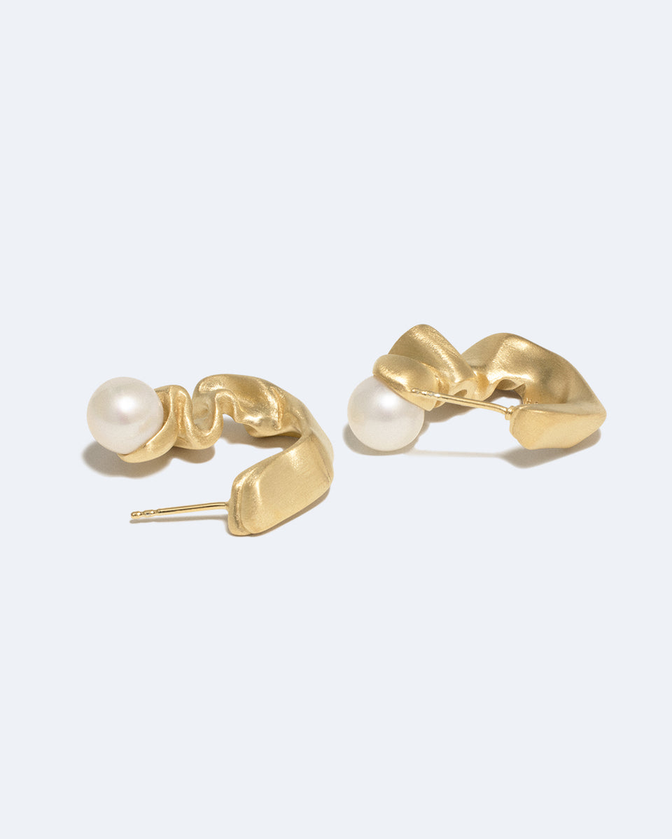 Crumple II - Boucles d'oreilles perles et vermeil or