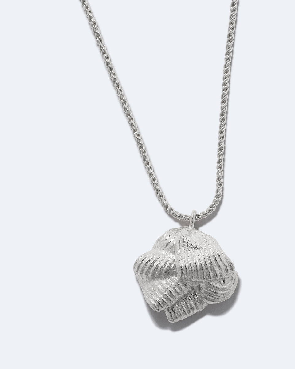 Crème au Beurre (Ou, La Cerise sur le Gâteau) - Pendentif Plaqué Argent