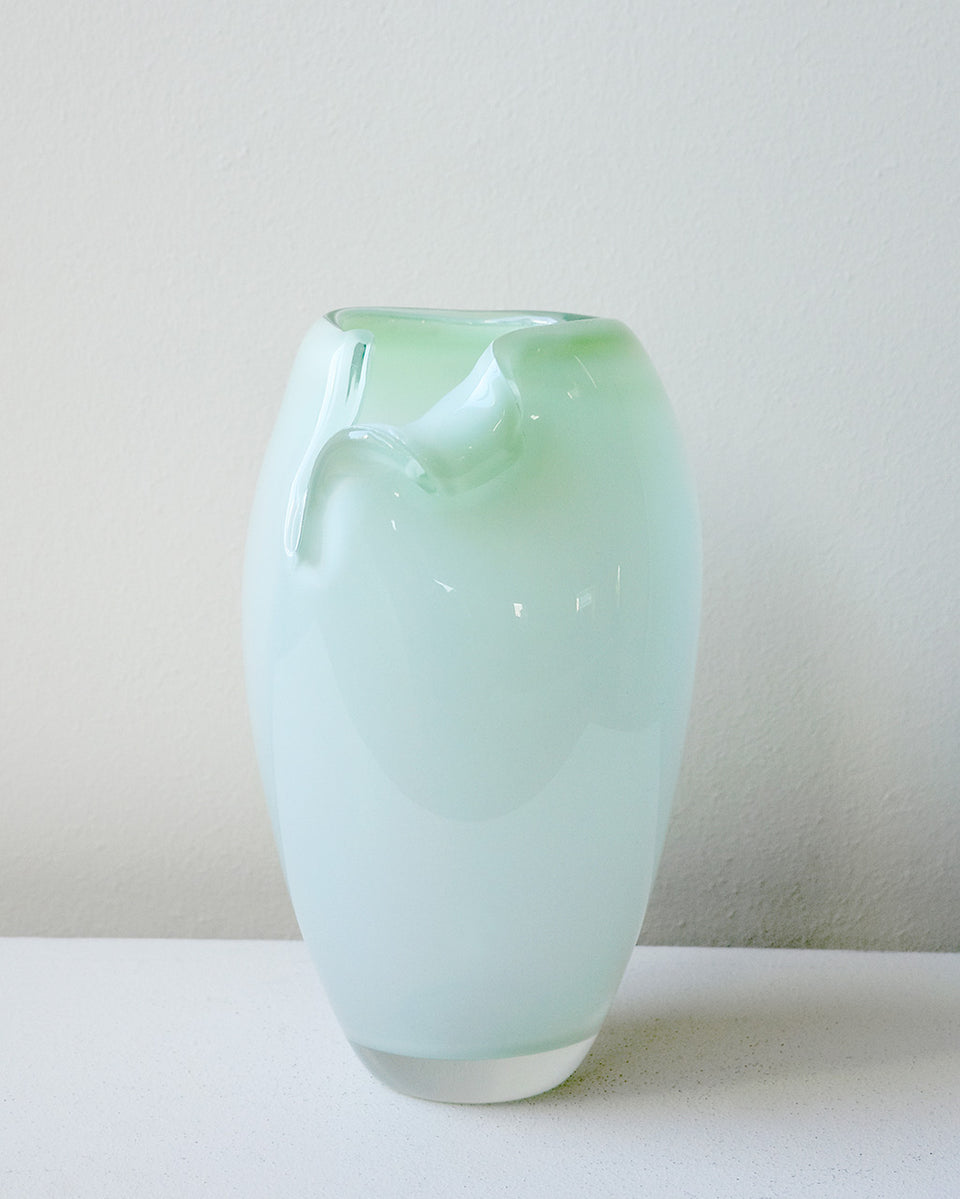 B143 - Vase moyen en verre recyclé vert menthe