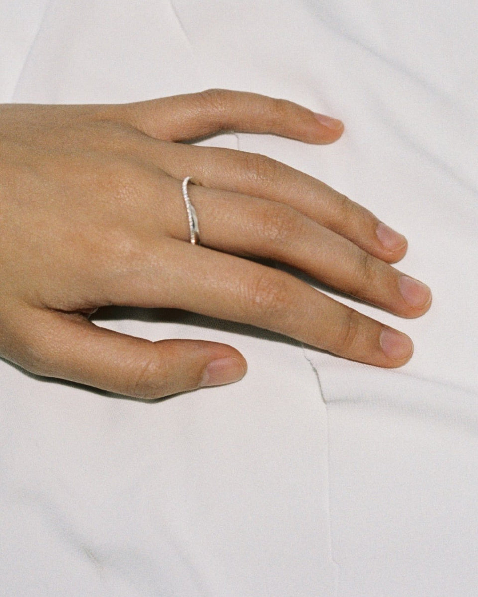 Vagues Sauvages - Bague en Or Blanc 18 Carats et Diamants