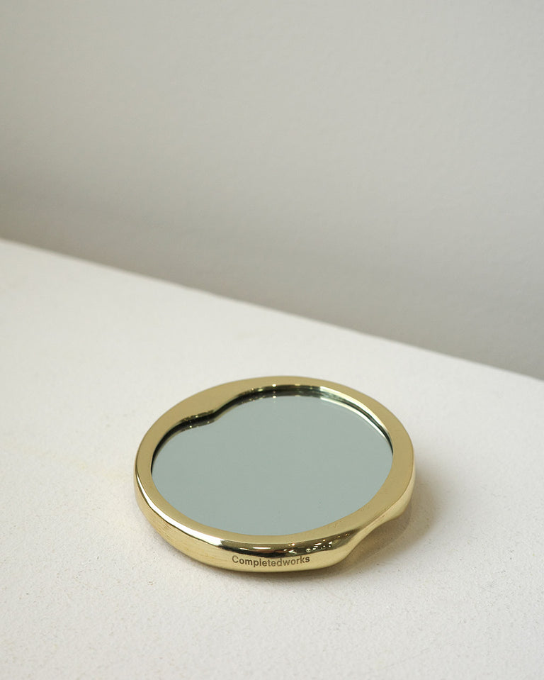 L24 - Miroir de poche en laiton doré