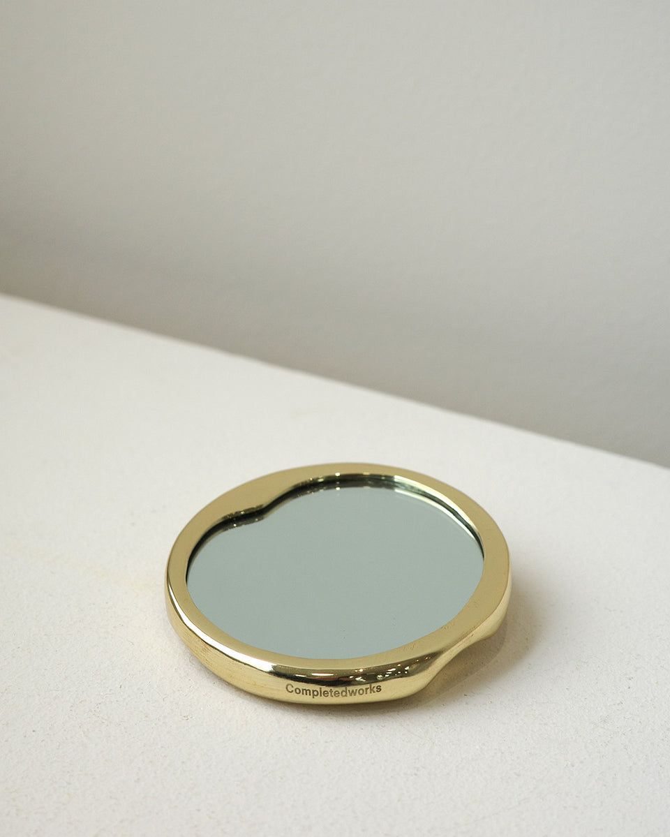 L24 - Miroir de poche en laiton doré