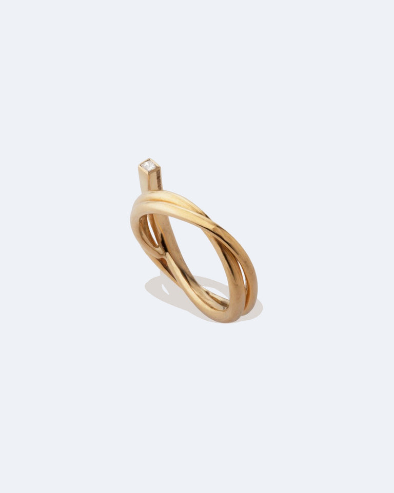 Archéologie de l'ère industrielle - Bague en or jaune 18 carats et diamants