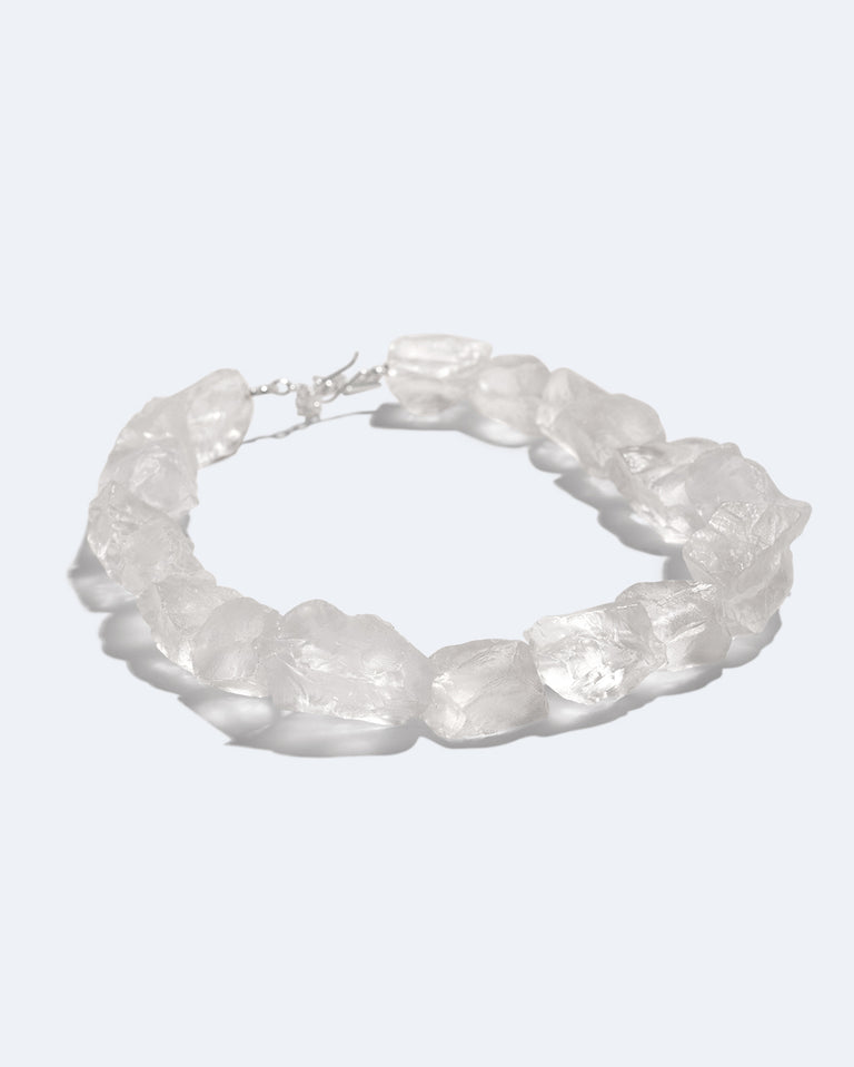 H95 - Collier en résine transparente et argent recyclé