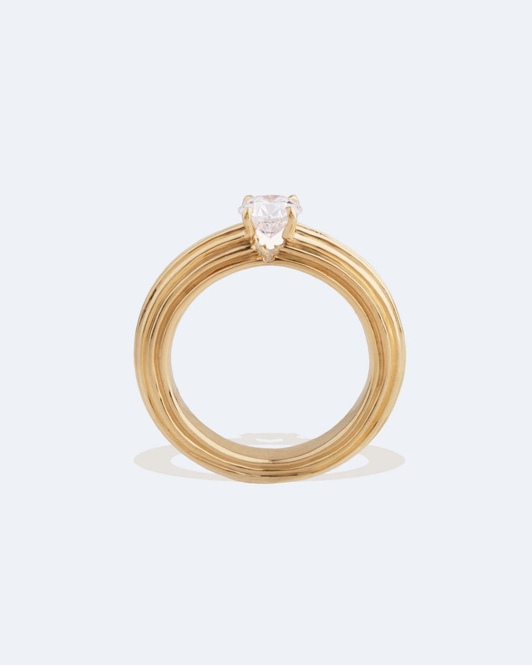 Bague de fiançailles solitaire Pillar en or jaune 18 carats et diamant rond