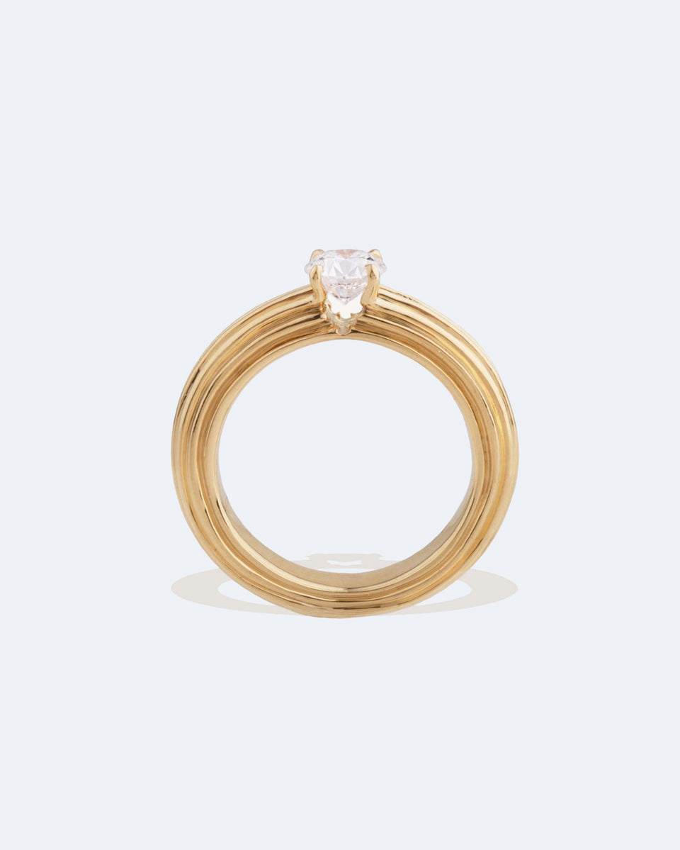 Bague de fiançailles solitaire Pillar en or jaune 18 carats et diamant rond