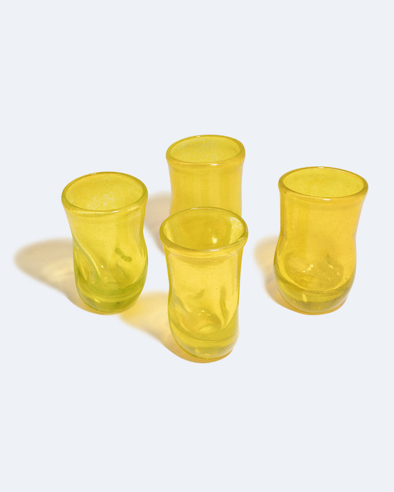 B98 - Lot de 4 mini verres recyclés jaunes