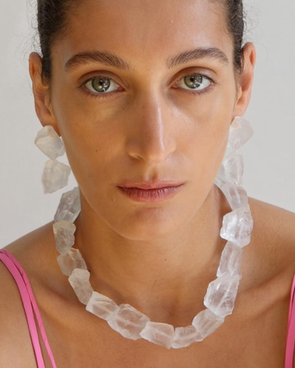 H95 - Collier en résine transparente et argent recyclé