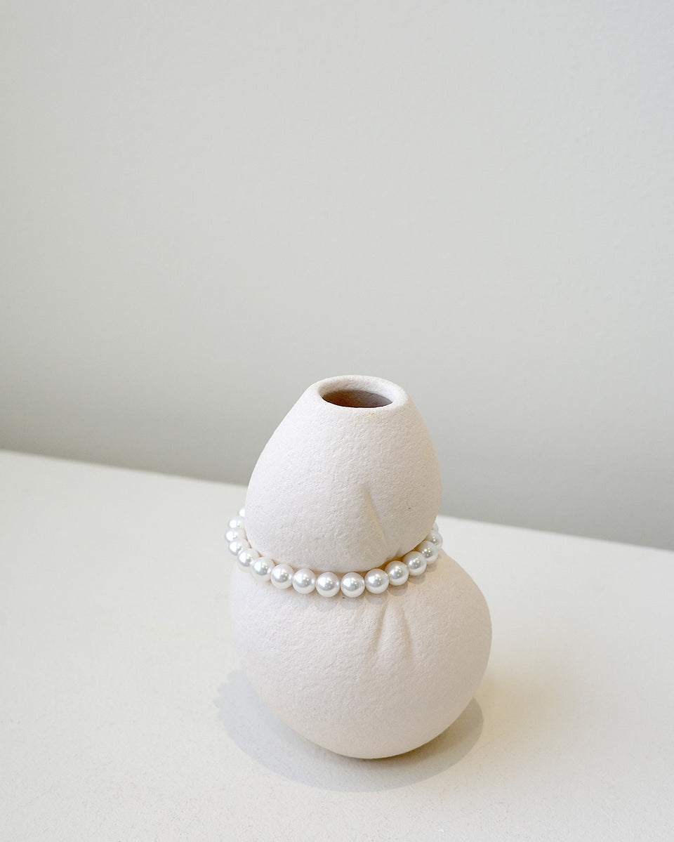 Squeezed - Small Vase in Textured Beige w/ Faux Pearls