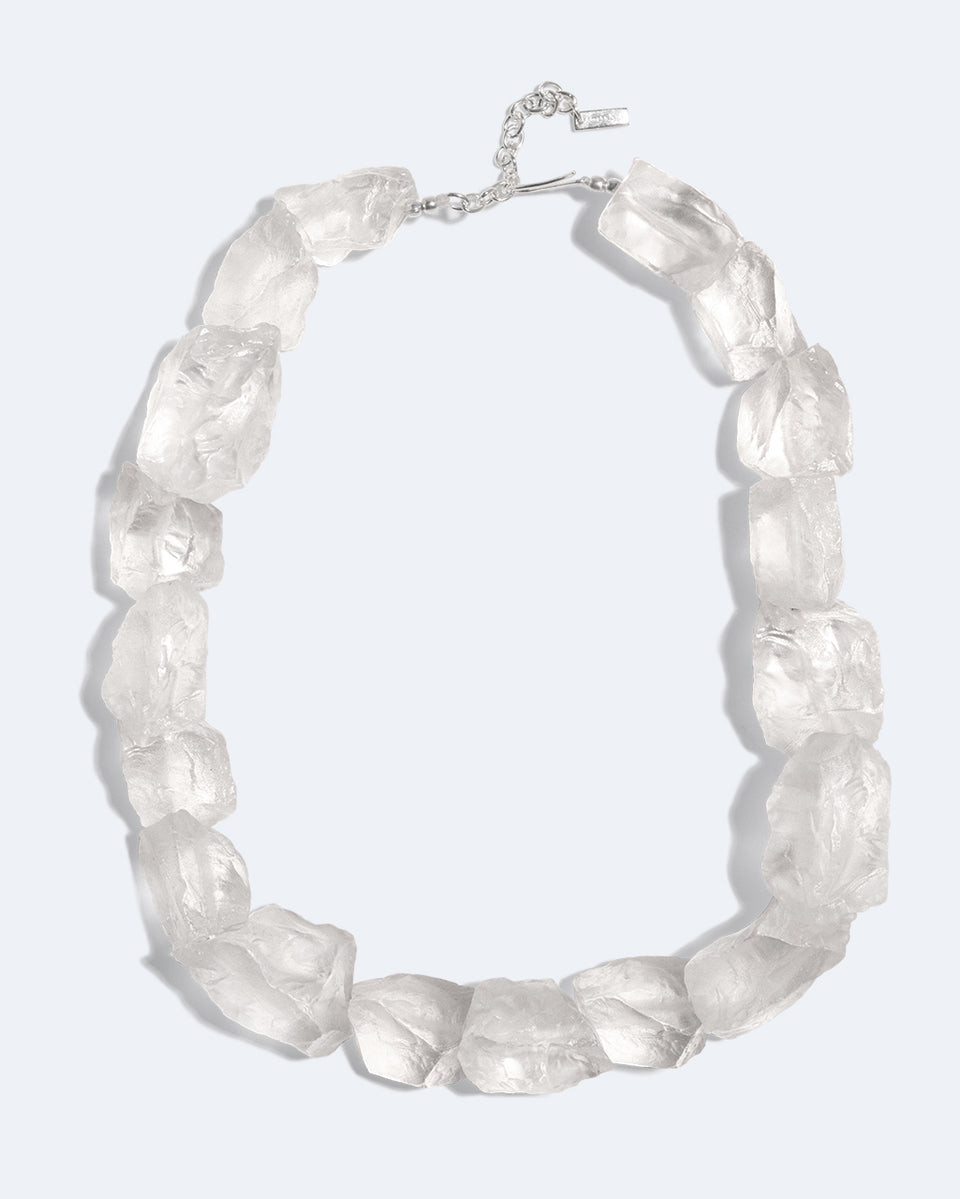 H95 - Collier en résine transparente et argent recyclé