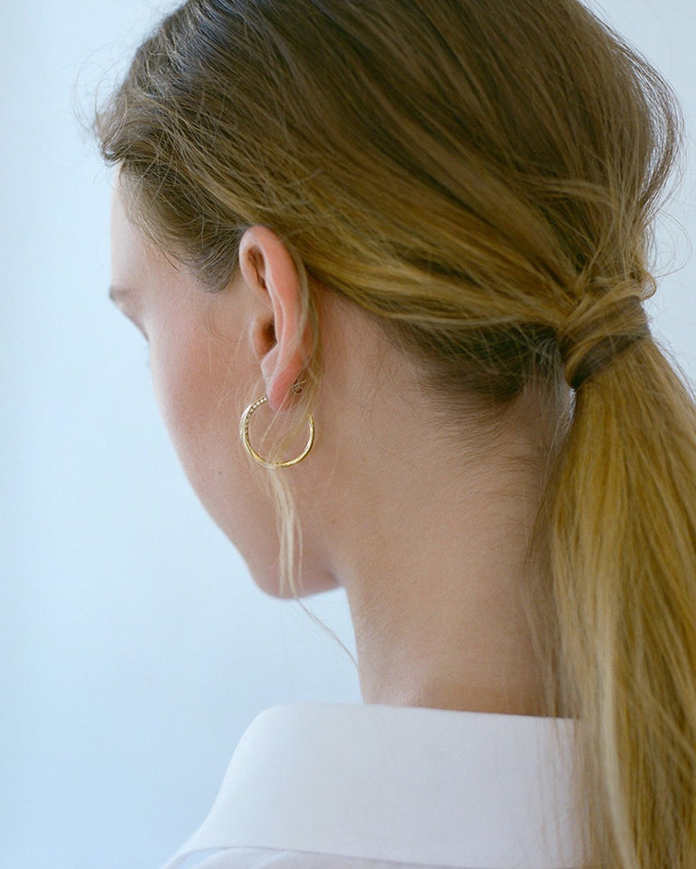 Les phases de la Lune - Boucles d'oreilles créoles en or jaune 18 carats et diamants