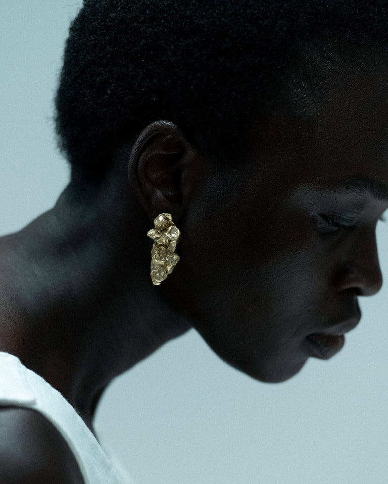 Le morceau de papier bulle resté coincé dans l'aspirateur - Boucles d'oreilles en vermeil