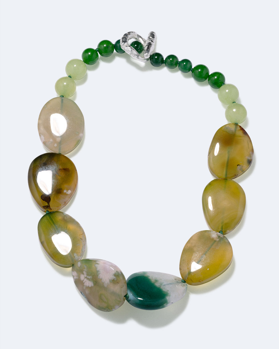 H100 - Collier en agate fleur de cerisier olive et calcite verte plaqué argent