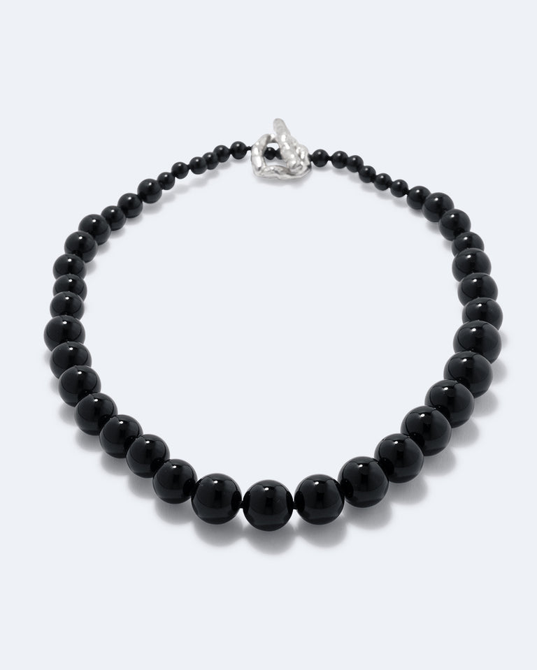Jusqu'aux genoux dans la boue du North Yorkshire - Collier en onyx noir et argent recyclé