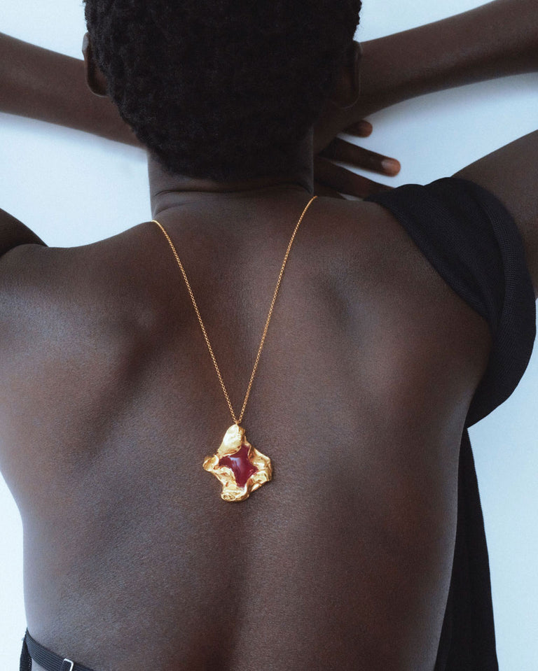 R2262 - Pendentif en résine rose et plaqué or