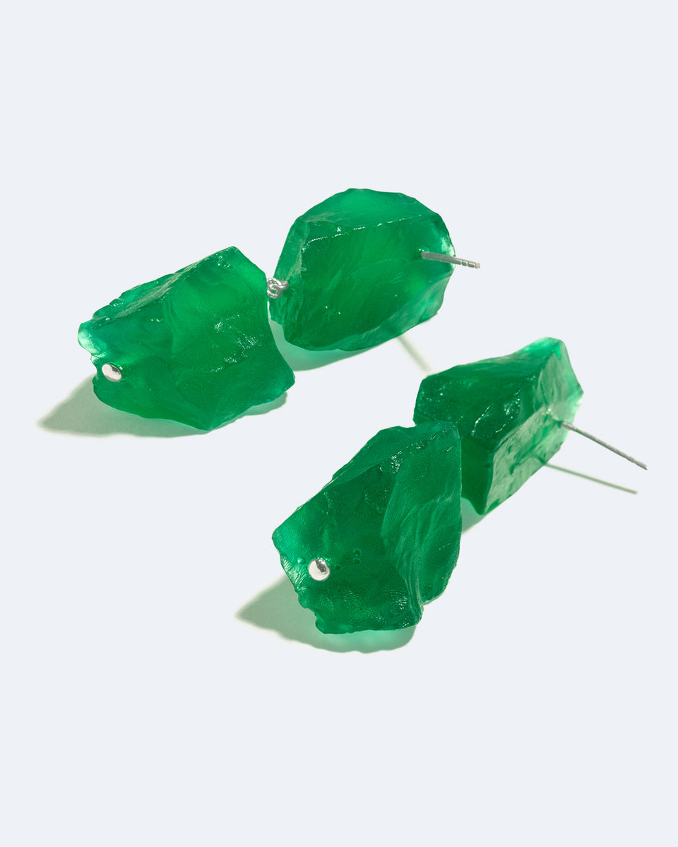 H93 - Boucles d'oreilles en résine verte et argent recyclé