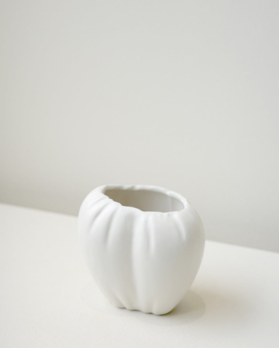 B72 - Small Vase in Matte White