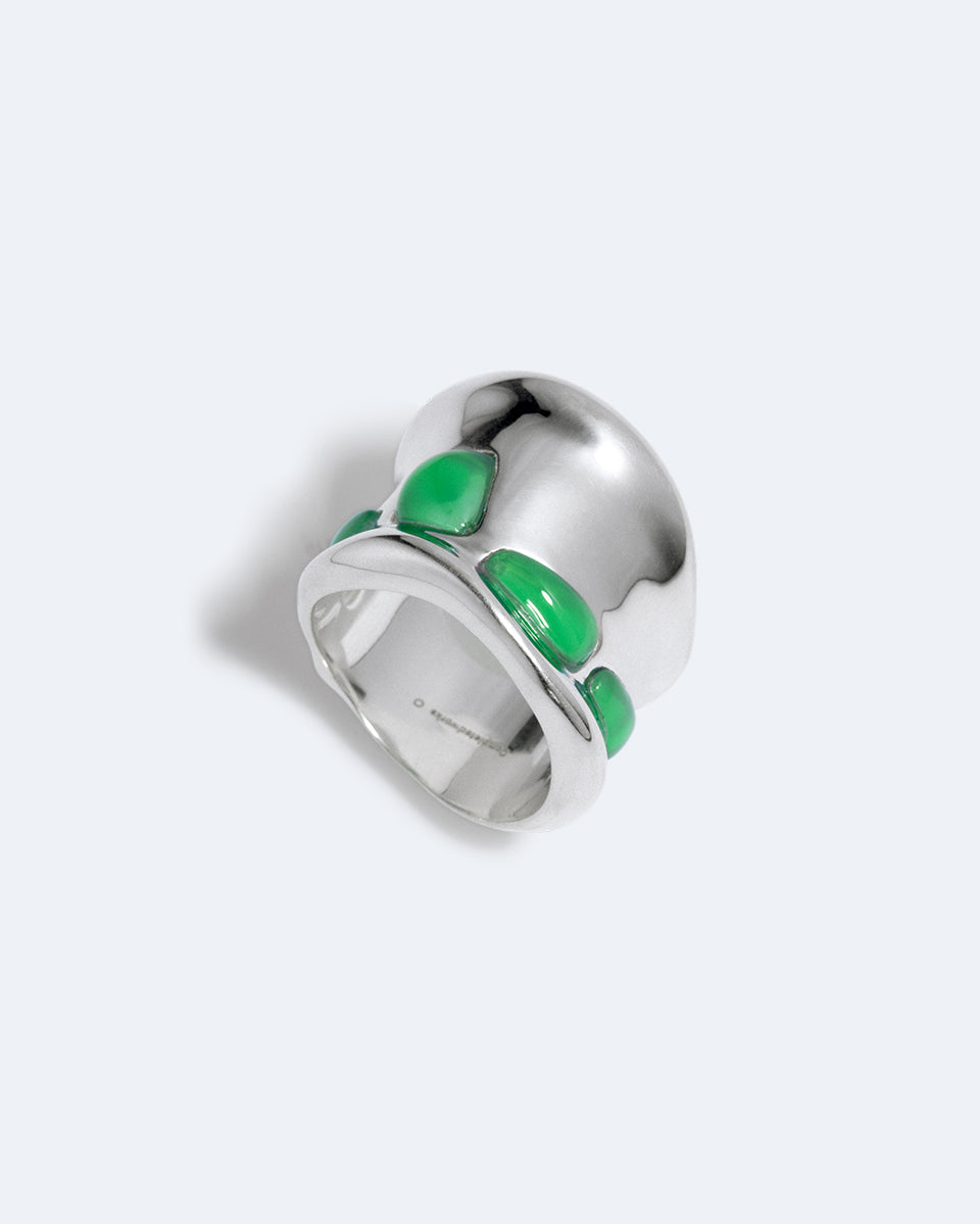 R2278 - Bague en résine verte et plaquée argent