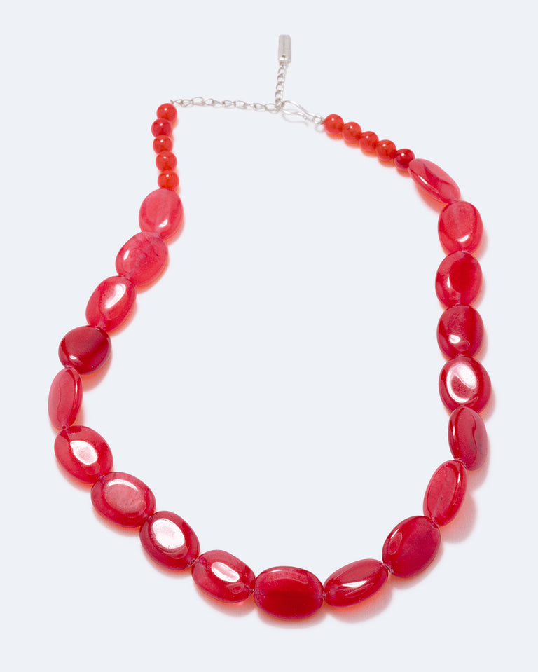 Étourdie par la banlieue - Collier de perles rouges