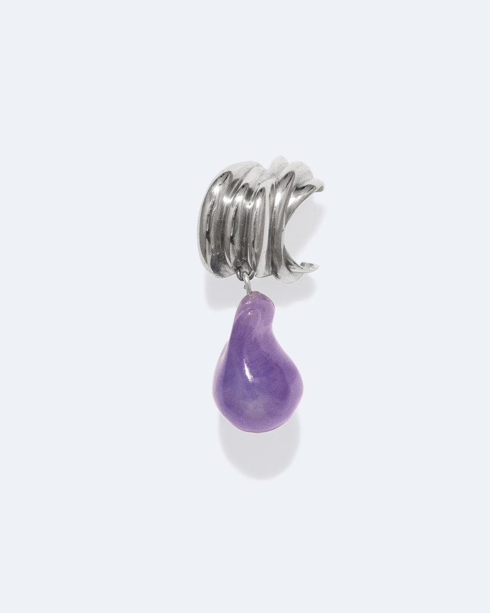 Clash - Boucle d'oreille individuelle en résine biologique lilas et plaqué platine