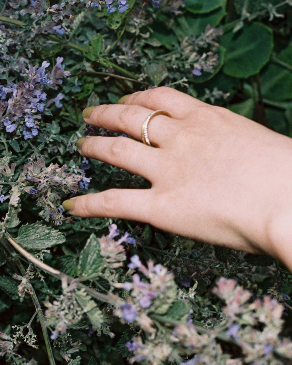 Un monde différent – Bague en or jaune 18 carats et diamants