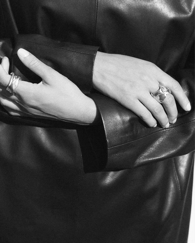 Coupées : une histoire de stratégies juridiques abandonnées - Bague en plaqué platine