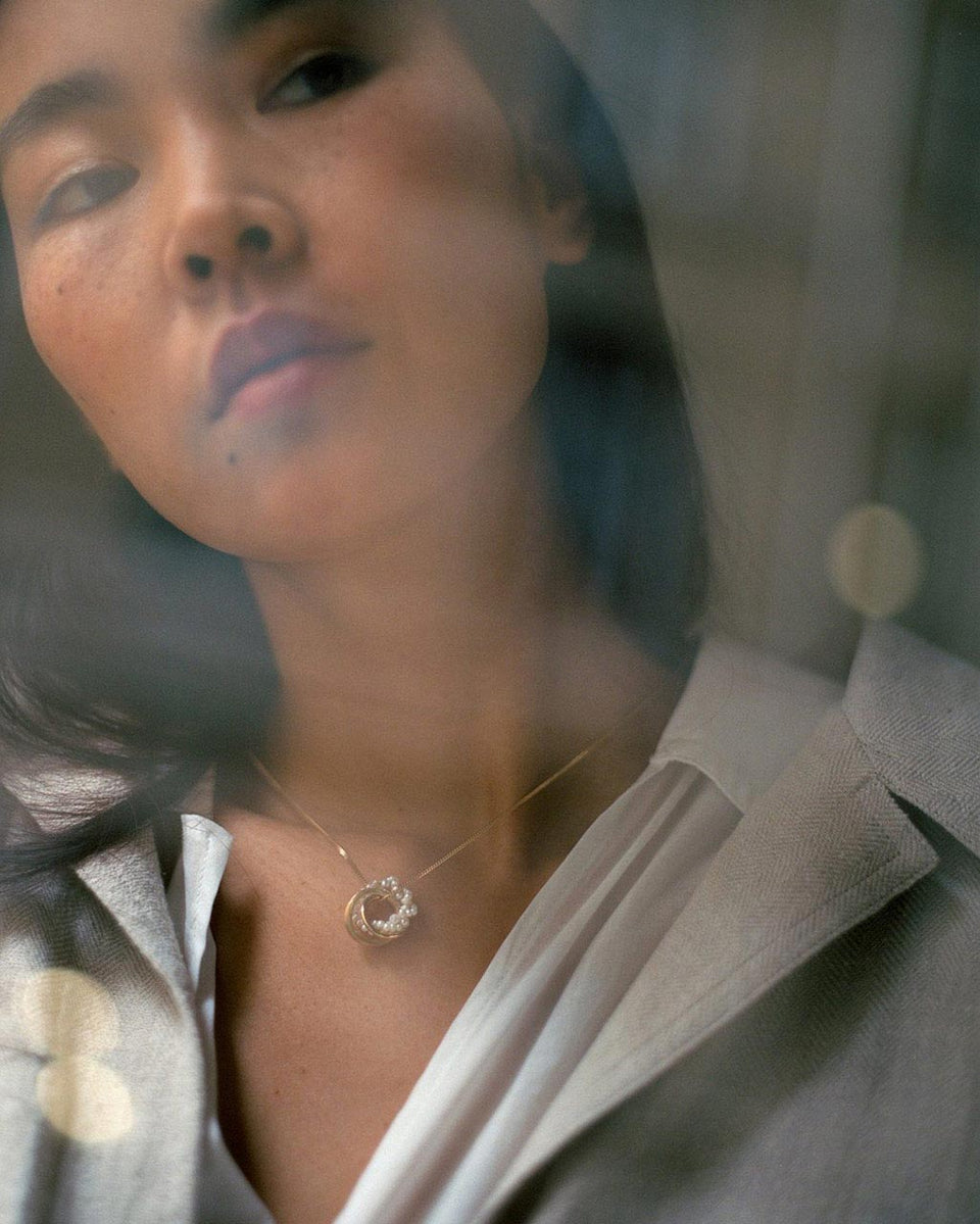 Les échos d'un temps de solitude - Pendentif vermeil or perle et topaze blanche