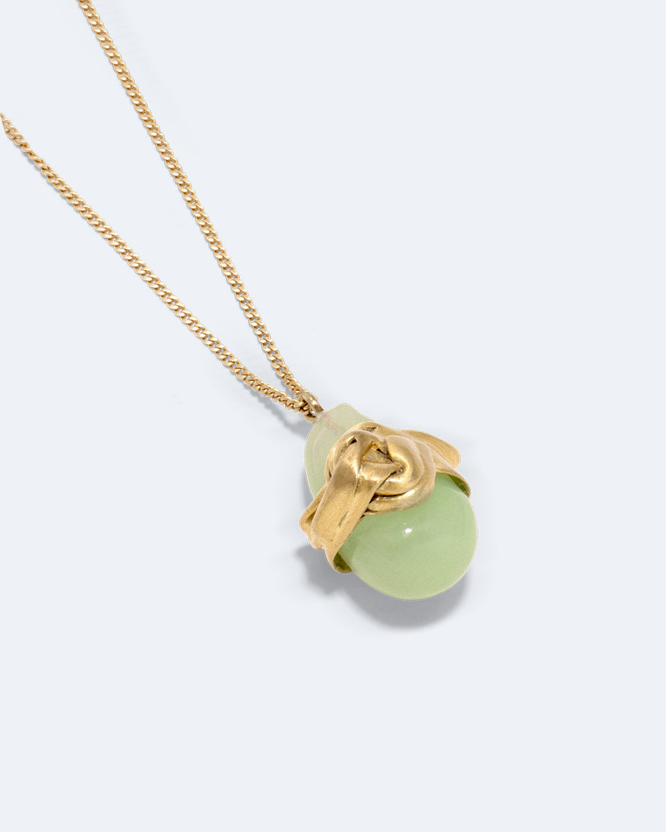 Enveloppé – Pendentif en biorésine de jade et vermeil